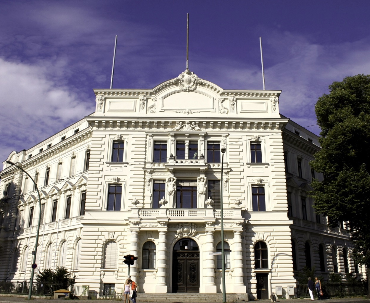 Verwaltungsgericht Potsdam Hier sehen das Gerichtsgebäude des Verwaltungsgerichts Potsdam